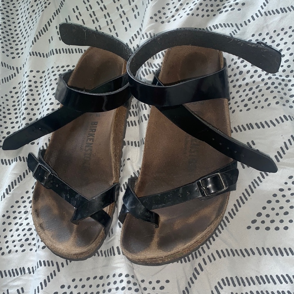 Black wrap around ankle Birkenstocks 39